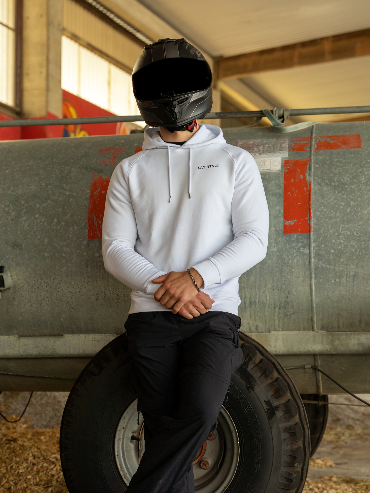 ride-with-passion-overtake-hoodie-weiss-vorne-bild